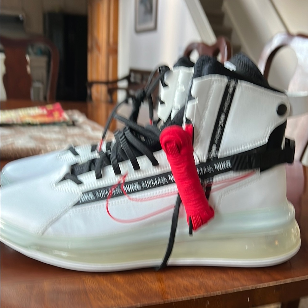 Nike Airmax 720 athletic Shoe
